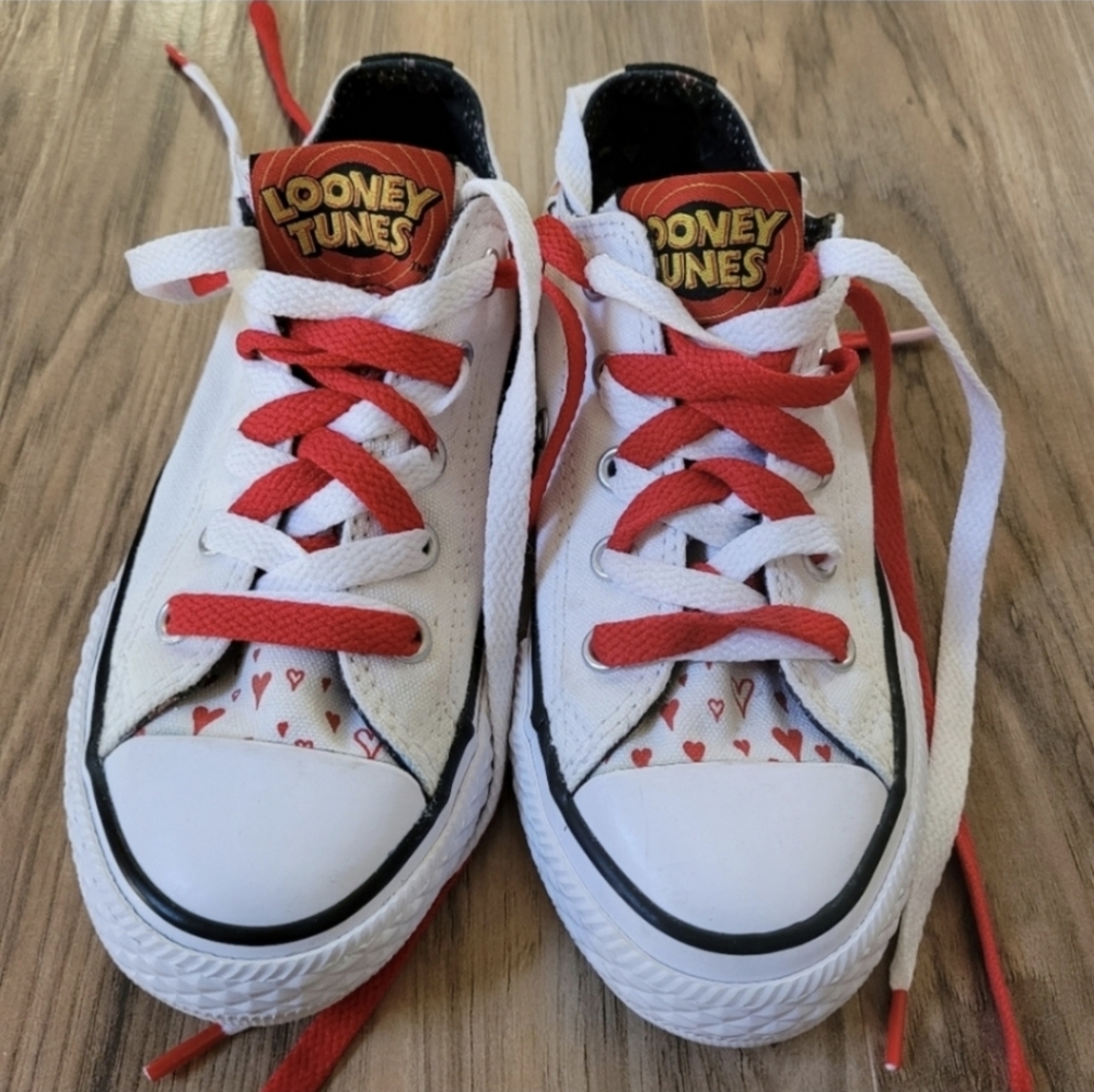 Converse Looney Tunes Kids Size 12 Sneakers